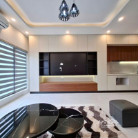 Chỉ Hơn 6 Tỷ - 6 Tầng Ô Tô 7 Chỗ Vào Nhà. Mặt Tiền Rộng. Ngõ Thoáng