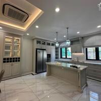 Cho thuê biệt thự Chateau Phú Mỹ Hưng, Q7 full nội thất mớ (hình thật 100%)