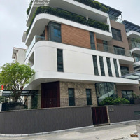 Chính Chủ Cho Thuê Biệt Thự Tại Nguyễn Văn Huyên ,Diện Tích165M X4 Tầng , 1 Hầm , Lô Gócmặt Tiềnrộng,