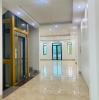 Cho thuê nhà 5 tầng có thang máy tại Tôn Đức Thắng, Khai Quang, Vĩnh Yên