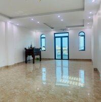 Cho thuê nhà 5 tầng có thang máy tại Tôn Đức Thắng, Khai Quang, Vĩnh Yên