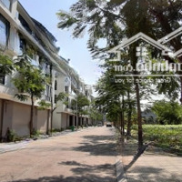 Cho Thuê Biệt Thự Căn Góc Tại Geleximco Hoàn Thiện Cơ Bản: Nền - Điện Nước - Wc Giá 15 Triệu/Tháng