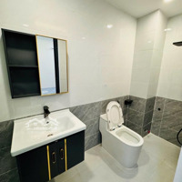Mặt Tiền Hẻm Xe Hơi Tới Cửa 4 Tầng, 5 Phòng Ngủ Nguyễn Trãi, Quận 5, Giá Bán 10,8 Tỷ