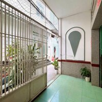 Bán nhà lầu hoàn công hẻm 359 đường Nguyễn Văn Cừ .