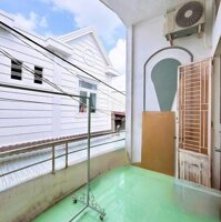 Bán nhà lầu hoàn công hẻm 359 đường Nguyễn Văn Cừ .