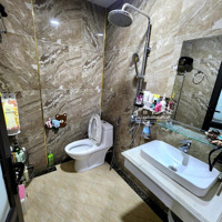 # Hot Hot - Bán Gấp Nhà 31M2, Lạc Long Quân, Sát Hồ Tây, Nhỉnh 6 Tỷ Thôi.