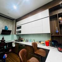 Bán nhà Phố Giảng Võ, Nhà Nội Thất Đẹp,Sổ Vuông Vắn, 40mx5T, Giá: 8.5 Tỷ, Lh: 0396935190.