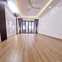 Nhà đẹp, gần Hồ Linh Đàm, 6 tầng có thang máy, 45m2, 10,5 tỷ