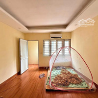 1 Nhà Ra Ô Tô Tránh, Láng Hạ, Đống Đa, 46M2, 2 Thoáng, 3 Tầng Nở Hậu, Mặt Tiền Rộng 5.2M