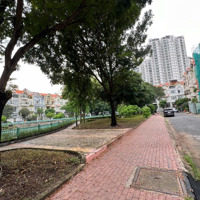 Bán Nhà Thô Kdc Him Lam Quận 7 Dt: 10X20M Giá Bán: 45 Tỷ Vị Trí Đẹp Liên Hệ: 0911775888