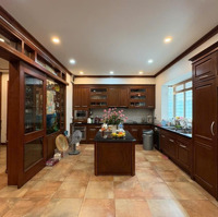 Bán Biệt Thự 6 Tầng Vườn Đào 231M2 - Sát Hồ Tây - Thang Máy, Gara, Sân Vườn, Ở Luôn, Giá Bán 129 Tỷ!