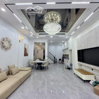 Nhà Đẹp Nguyễn Văn Cừ , Diện Tích: 70M2 X 6 Tầng, Thang Máy Full Nội Thất, Cạnh Chợ , Bay Nhanh