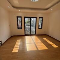 Bán Nhà Ngõ 48 Ngô Gia Tự, Long Biên 5T, 33m2 giá 5,5 tỷ