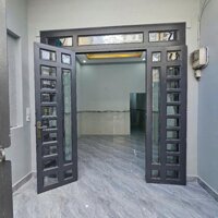 Nhà mới đầy đủ công năng đường 5m có sân xe cổng rào 2pn ngay metro q12