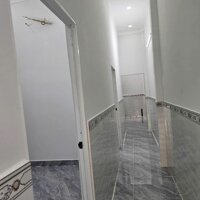 Nhà mới đầy đủ công năng đường 5m có sân xe cổng rào 2pn ngay metro q12