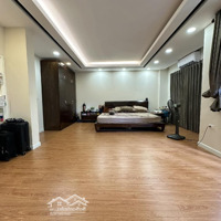 Chỉ 8,9 Tỷ Nhà Đẹp Ở Ngay Tại Cầu Diễn. 43M2 X 5 Tầng Thang Máy. Lô Góc Ô Tô Đỗ Cửa. 4 Nhà Ra Phố