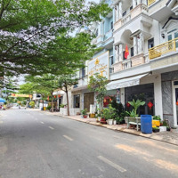 Nhà Hoàn Công Trục Chính, Kinh Doanh Buôn Bán Đa Ngành Nghề