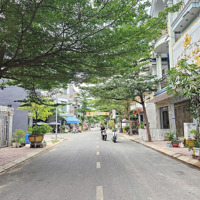 Nhà Hoàn Công Trục Chính, Kinh Doanh Buôn Bán Đa Ngành Nghề