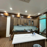 Mặt Phố Đông Quan, Lô Góc 7 Tầng, Gara 7 Chỗ, Thang Máy Xịn, Khu Vip Cầu Giấy