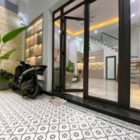 Bán Nhà Tây Hồ: 40 M2, 5 Tầng, Tặng Nội Thất 5 Sao. Gần Đường Thanh Niên. 20M Ra Ô Tô Tránh