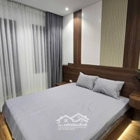 Văn Chương, Đống Đa.diện Tích25M2 X 5 Tầng,Mặt Tiền4,5M, Giá Bán 7,93 Tỷ. Thang Máy, Ngõ Thông, Vf3 Đỗ Cửa.