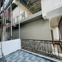 Bán nhà tam Trinh – 5 Tầng, ngõ thông, gần phố Diện tích: 27m² (Tầng 2 30m²) Kết cấu: 4 tầng + 1 lửng + 1 tum.
