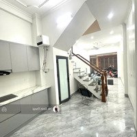 Bán Nhà Phân Lô Phố Trần Quốc Hoàn, 2 Mặt Thoáng, Ô Tô Tránh, Kinh Doanh Sầm Uất, 40M2, 14 Tỷ