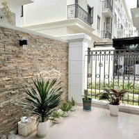 Modern Villa Ideal For Families In Vinhomes Marina!