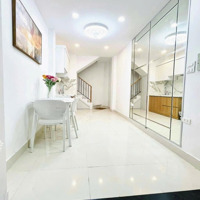 Hơn 4 Tỷ Có Nhà 16M 5 Tầng 3 Ngủ Tại Cát Linh, Lô Góc 2 Thoáng, Ở Ngay