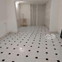 Chính Chủ Cho Thuê Lâu Dài. Nhà Tập Thể Tầng 1. 55M2. Giá Bán 5.5 Triệu/ 1 Tháng.