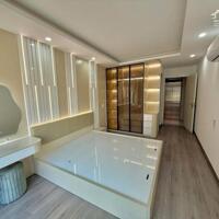 Bán nhà Phố Hoàng Cầu, Nhà Đẹp Thang Máy, Ngõ Thoáng Ba Gác, 43mx5T, Giá: 8.5 Tỷ, Lh: 0396935190.