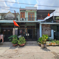 Nhà Phố Gần Trung Tâm Y Tế Và Chợ Dĩ An 1
