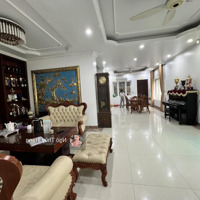 Bán Bt Việt Hưng 190M2 Mt: 11M Giá: 42 Tỷ Hoàn Thiện Ở Luôn Gần Vinhomes