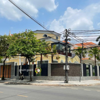 Cho Thuê Villa Căn Góc 3 Mặt Tiền Nguyễn Văn Hưởng, Thảo Điền, Quận 2 - Rộng 650M2. Giá 200 Triệu/Th