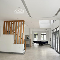Cho Thuê Gấp Biệt Thự 4 Phòng Ngủ 4 Vệ Sinhtại Cát Lái, Thủ Đức, Giá Bán 25 Triệu, 200M2