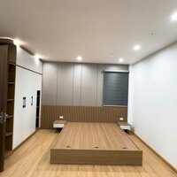 Nhà đẹp thang máy 80m ra phố Vũ Trọng Phụng Thanh Xuân 6T 40m2 nội thất xịn ở, cho thuê tốt 9.8 tỷ