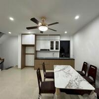 Nhà đẹp thang máy 80m ra phố Vũ Trọng Phụng Thanh Xuân 6T 40m2 nội thất xịn ở, cho thuê tốt 9.8 tỷ