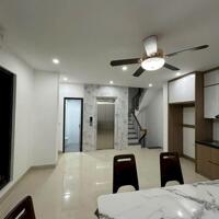 Nhà đẹp thang máy 80m ra phố Vũ Trọng Phụng Thanh Xuân 6T 40m2 nội thất xịn ở, cho thuê tốt 9.8 tỷ