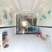 Nhà Quá Rẻ: 3Tỷ300 68M2 Nhà 1 Trệt 2 Lầu Có Sân Ô Tô Kdc Gần Ngã Tư Miếu Ông Cù, Thuận An