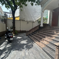 Siêu Biệt Thự Cho Thuê Bàu Bàng, P13. Ngay Etown. Dt: 12X25M. 1 Hầm 4 Lầu. Sân Vườn. Giá 55 Triệu/Tháng