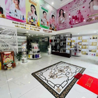 Cho Thuê Nguyên Cănmặt Tiềncộng Hòa, P. 12. Dt: 10X20M, 1 Trệt 3 Lầu Trống Suốt. Giá 65 Triệu/Tháng