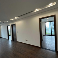 Bán Gấp Căn Hộ Chung Cư 101 Láng Hạ, 168M2, 3 Phòng Ngủ, Căn Góc, Giá Thỏa Thuận 0941.882.696