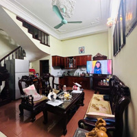 Bán Nhà Phân Lô Bàn Cờ, Ô Tô Tránh, Phố Trần Quốc Hoàn, Vỉa Hè, Kinh Doanh, 45M2, 13.7 Tỷ