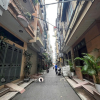 Bán Nhà Phân Lô Bàn Cờ, Ô Tô Tránh, Phố Trần Quốc Hoàn, Vỉa Hè, Kinh Doanh, 45M2, 13.7 Tỷ
