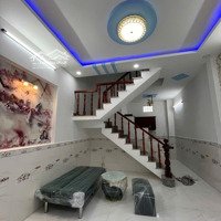 Chủ Ngộp Bán Gấp Căn Nhà 1 Trệt 1 Lầu.. Gần Đường Lớn 200M