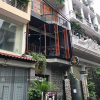 Nhàhẽm Xe Hơithành Thái: 4,5X18M 83M2. Nhà 3 Tầng Có Sẵn