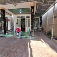 Nhà đẹp giá rẻ, 6,5m mặt tiền nhựa, gần KCN. 1,35 tỷ