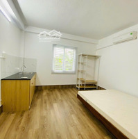 Cho Thuê Nhà Cty 8, Đường Số 9, 4 Phòng Ngủ, 3 Vệ Sinh Full Nội Thất Cao Cấp, Tây Nam, Sân, Cổng Rào.oto