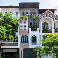 Bán Căn Nhà Xây Dựng Tâm Huyết, Thiết Kế Hiện Đại, Có Sẵn Thang Máy Trung Tâm Thành Phố Nha Trang