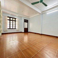 Bán Nhà Bạch Mai, Nhà Đẹp Tự Xây, 2 Mặt Thoáng Ở Luôn, Ngõ Rộng Gần Phố Lớn.